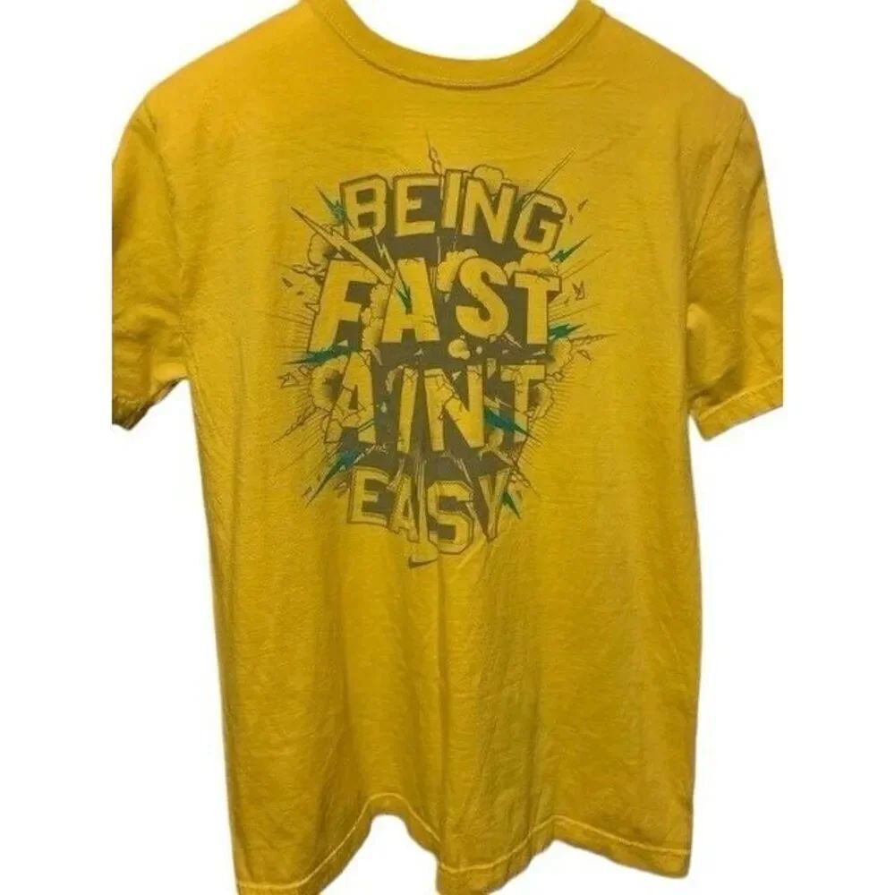 NIKE BEING FAST AIN'T EASY SIZE MEDIUM REGULAR FIT T-SHIRT